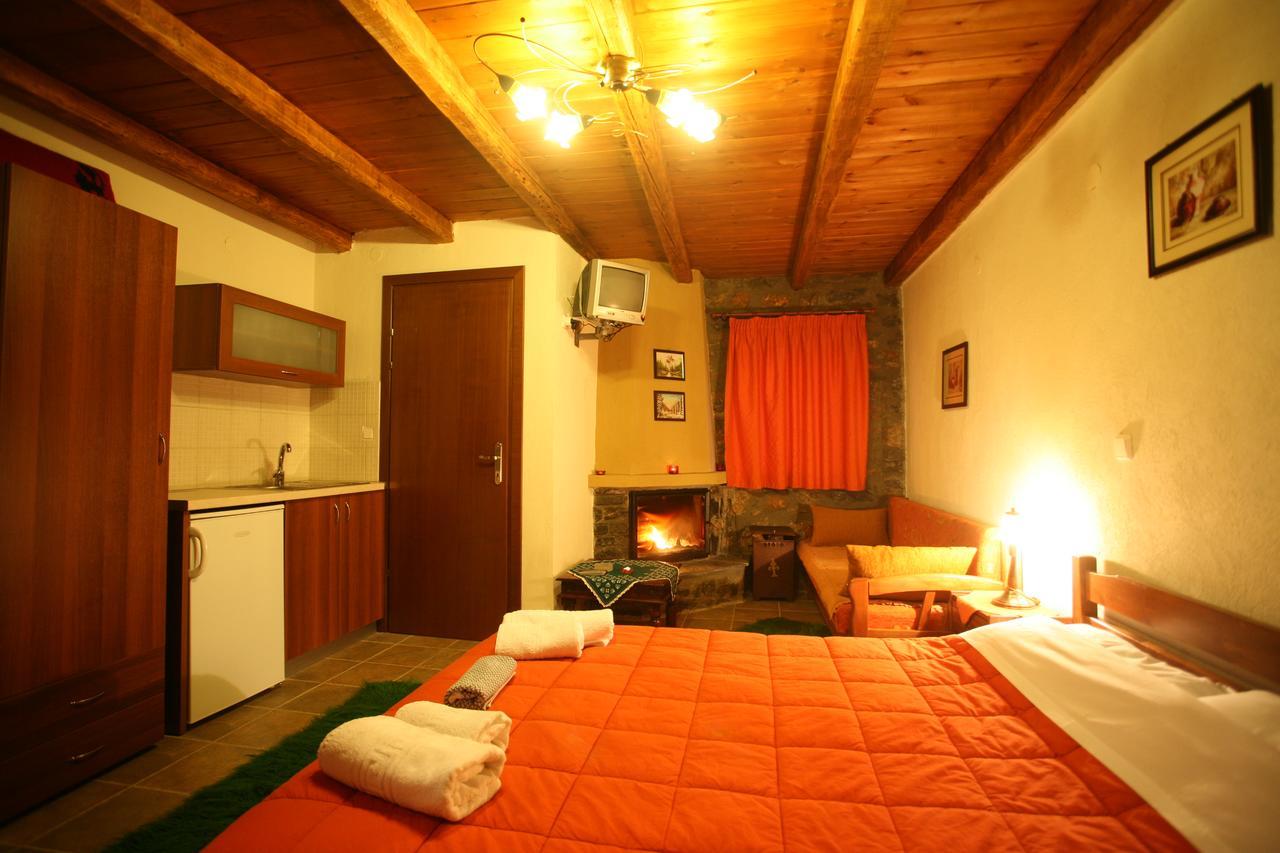 Eleni'S Guesthouse ปาลีออส อากีออส อาตานาซีออส ภายนอก รูปภาพ