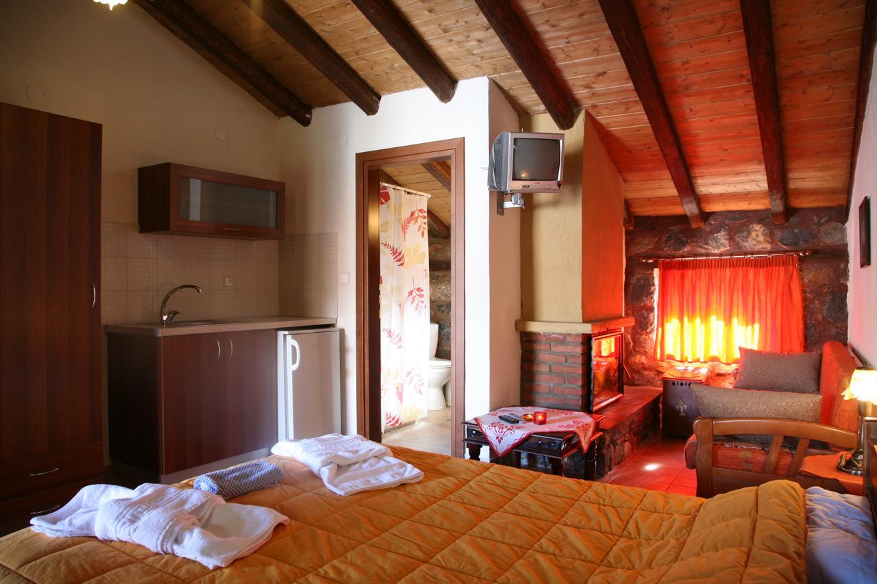 Eleni'S Guesthouse ปาลีออส อากีออส อาตานาซีออส ภายนอก รูปภาพ