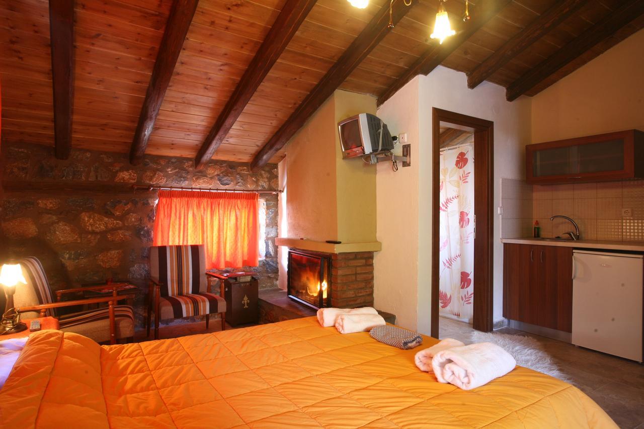 Eleni'S Guesthouse ปาลีออส อากีออส อาตานาซีออส ภายนอก รูปภาพ